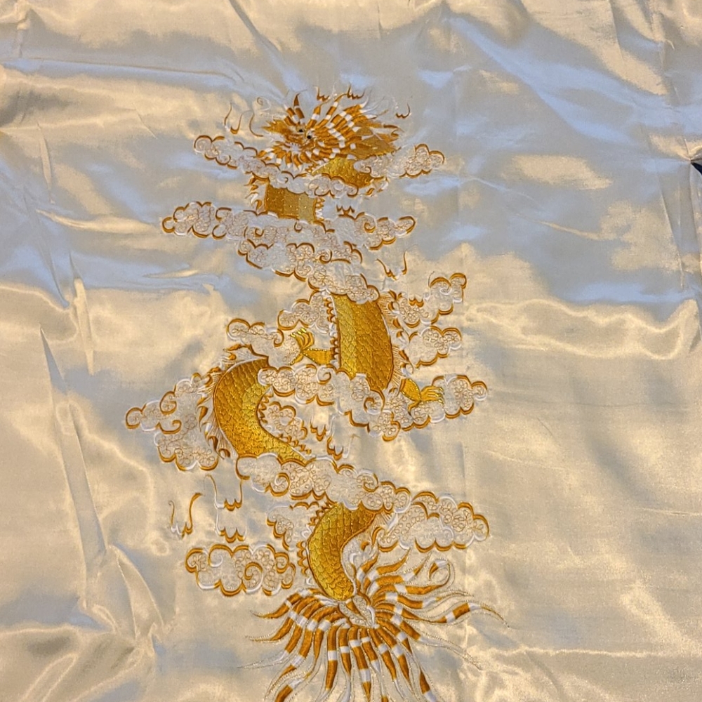 Vietnamese Robe - Picture 6 of 10